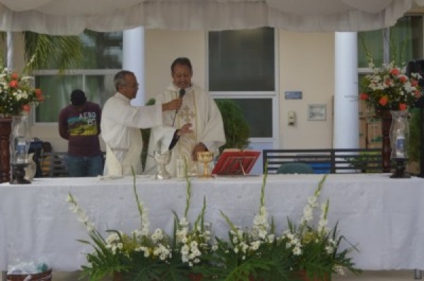 Ofician misa por enfermos del Hospital Docente Padre Billini