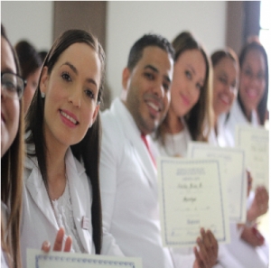 Hospital Docente Padre Billini grad&uacute;a 24 nuevos especialistas de la salud